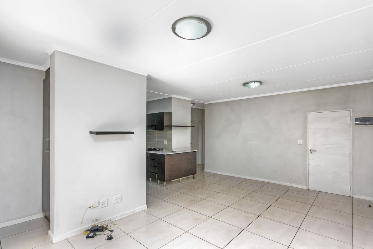 Investment Opportunity or Future Dream Home – 3 Bedroom Ground Floor Apartment in Kyalami Hills - Photo 5