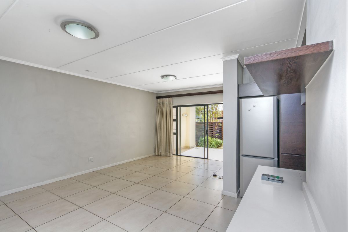 Investment Opportunity or Future Dream Home – 3 Bedroom Ground Floor Apartment in Kyalami Hills - Photo 2
