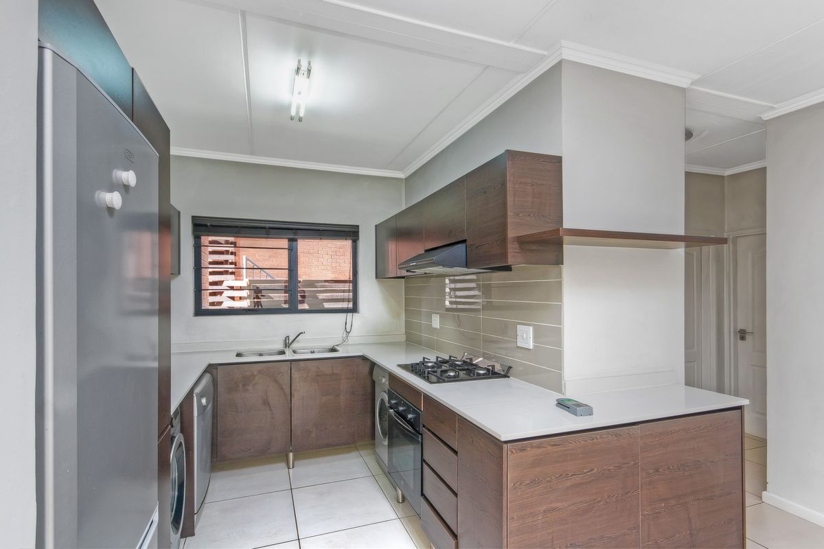 Investment Opportunity or Future Dream Home – 3 Bedroom Ground Floor Apartment in Kyalami Hills - Photo 4