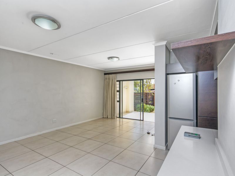 Investment Opportunity or Future Dream Home – 3 Bedroom Ground Floor Apartment in Kyalami Hills - Photo 2