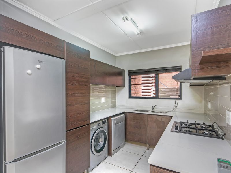 Investment Opportunity or Future Dream Home – 3 Bedroom Ground Floor Apartment in Kyalami Hills - Photo 3