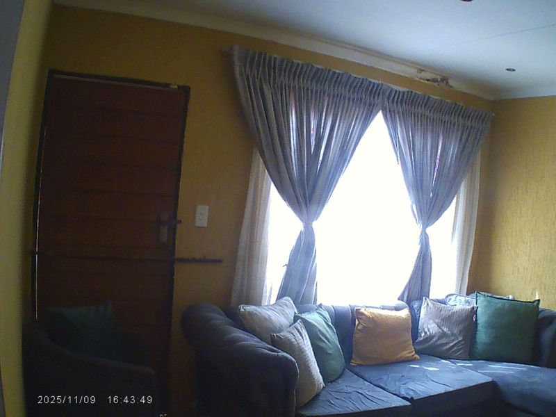 Warm and inviting Home - Photo 8