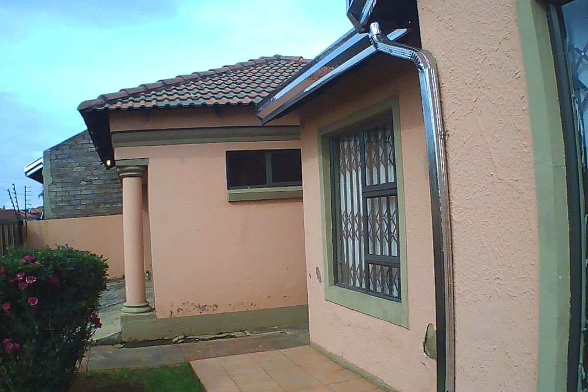 Warm and inviting Home - Photo 2