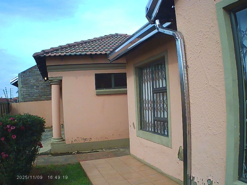 Warm and inviting Home - Photo 2