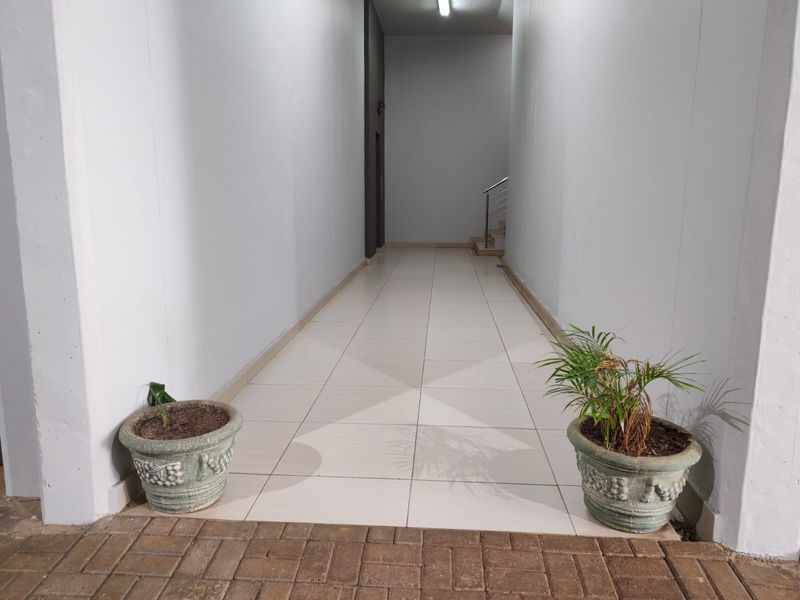 Elegant 3 Bedroom Apartment with Panoramic Sea Views. - Photo 3