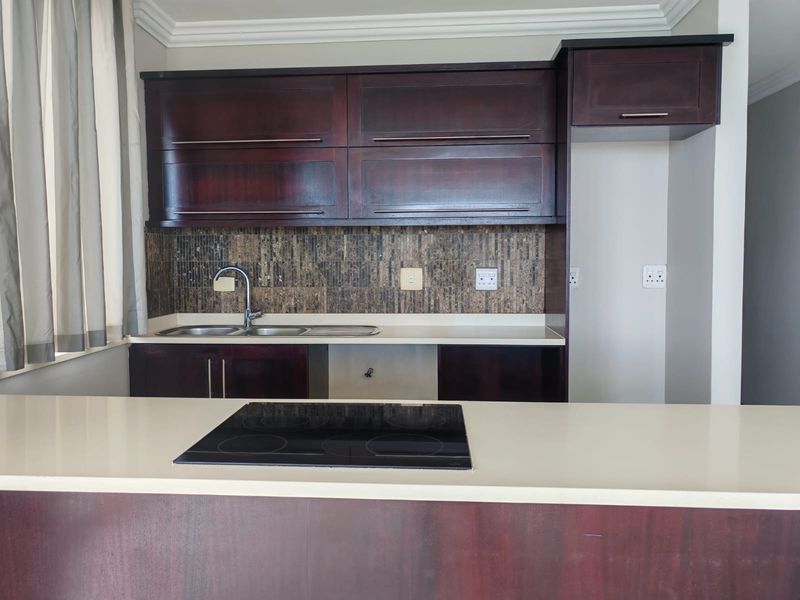 Elegant 3 Bedroom Apartment with Panoramic Sea Views. - Photo 9