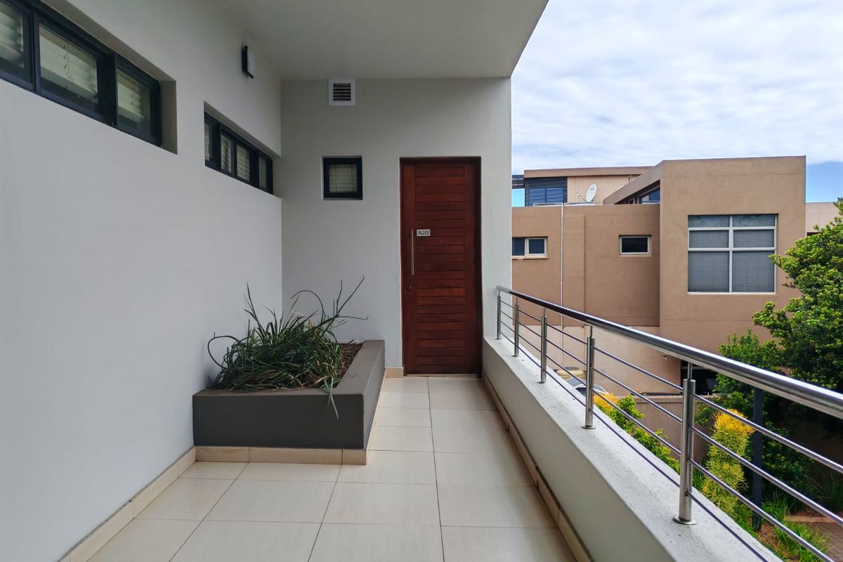 Elegant 3 Bedroom Apartment with Panoramic Sea Views. - Photo 4