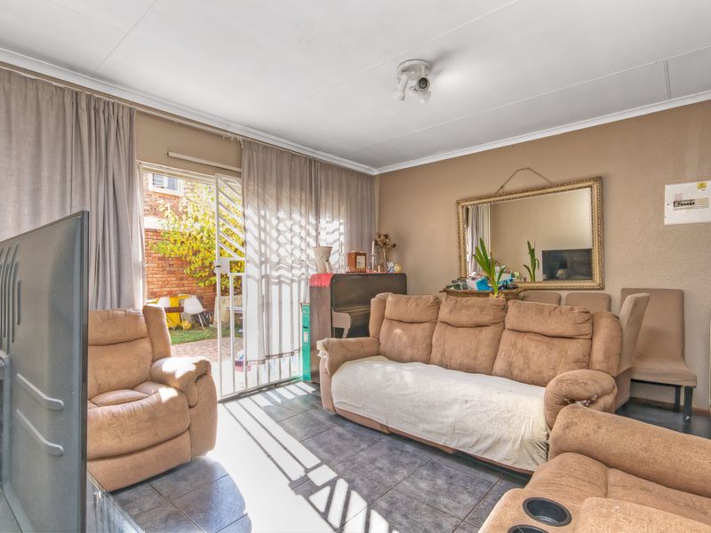 3 Bedroom Garden Townhouse for Sale in Monte Cristo, Kyalami Hills - Photo 7