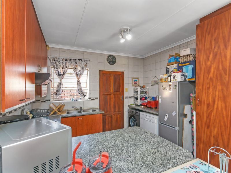 3 Bedroom Garden Townhouse for Sale in Monte Cristo, Kyalami Hills - Photo 3
