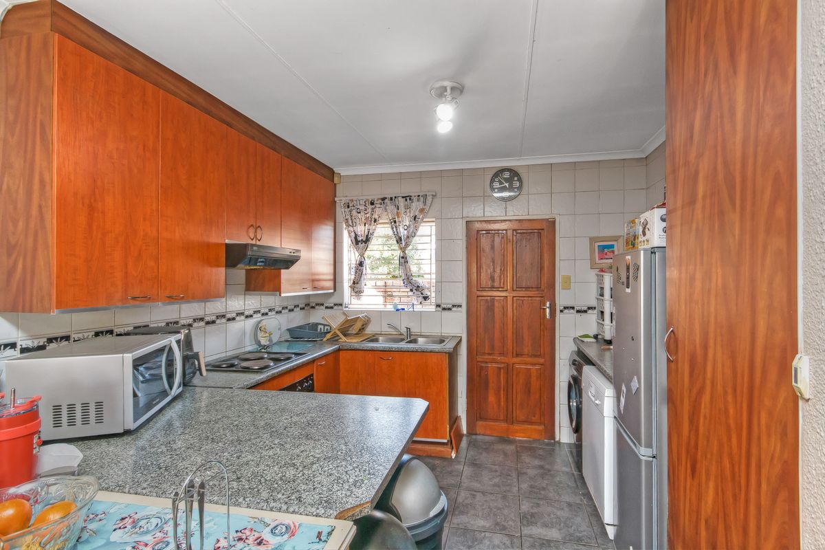 3 Bedroom Garden Townhouse for Sale in Monte Cristo, Kyalami Hills - Photo 4