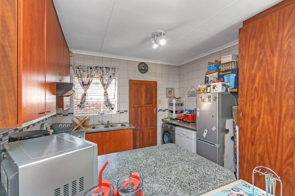3 Bedroom Garden Townhouse for Sale in Monte Cristo, Kyalami Hills - Photo 3