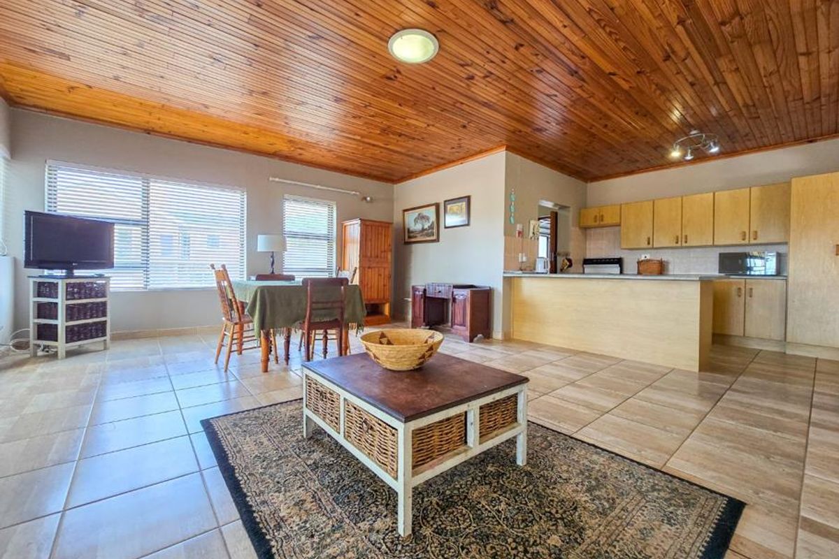 Fresh Coastal Living in the Heart of Stilbaai-Wes - Photo 4