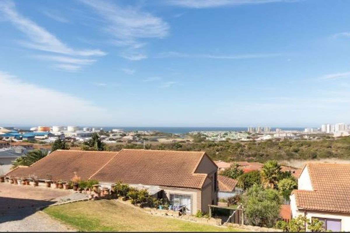 Well appointed duet for sale in Island View - Photo 3