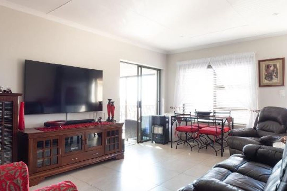 Well appointed duet for sale in Island View - Photo 5