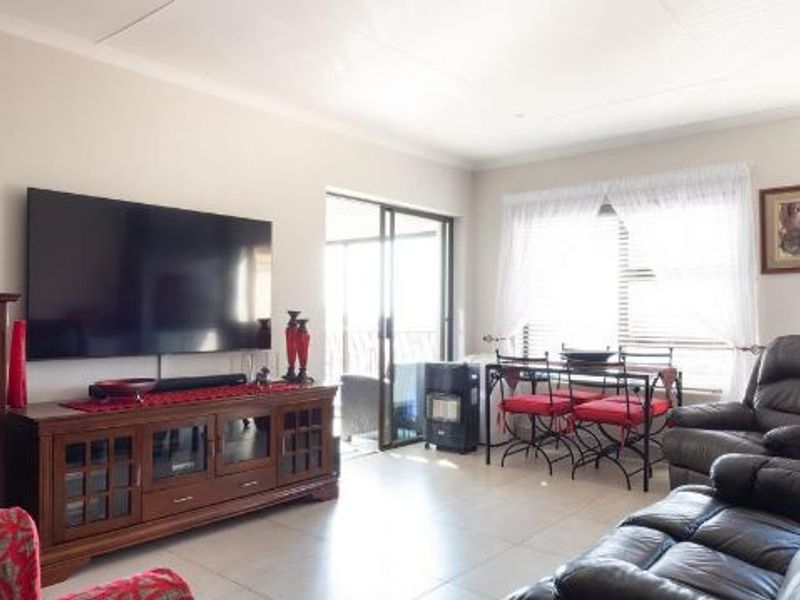 Well appointed duet for sale in Island View - Photo 5