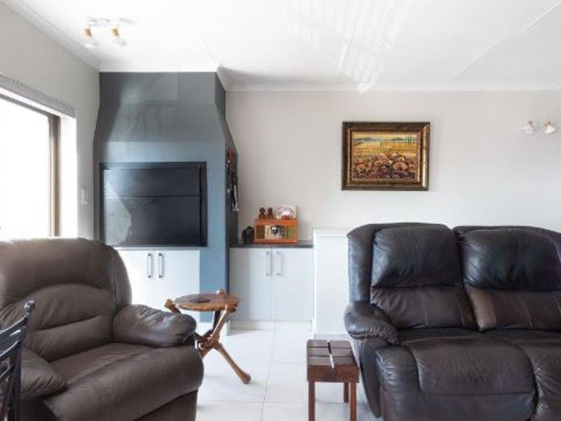 Well appointed duet for sale in Island View - Photo 7