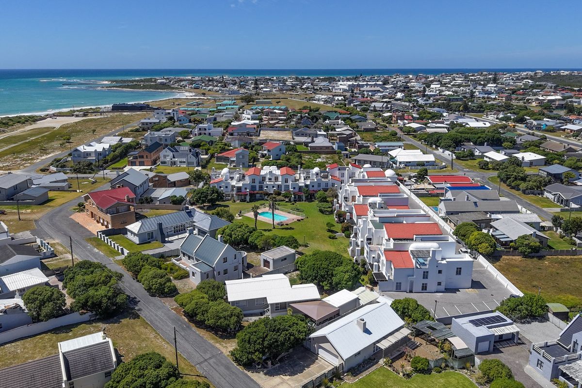 Effortless Coastal Living at Its Finest! - Photo 3