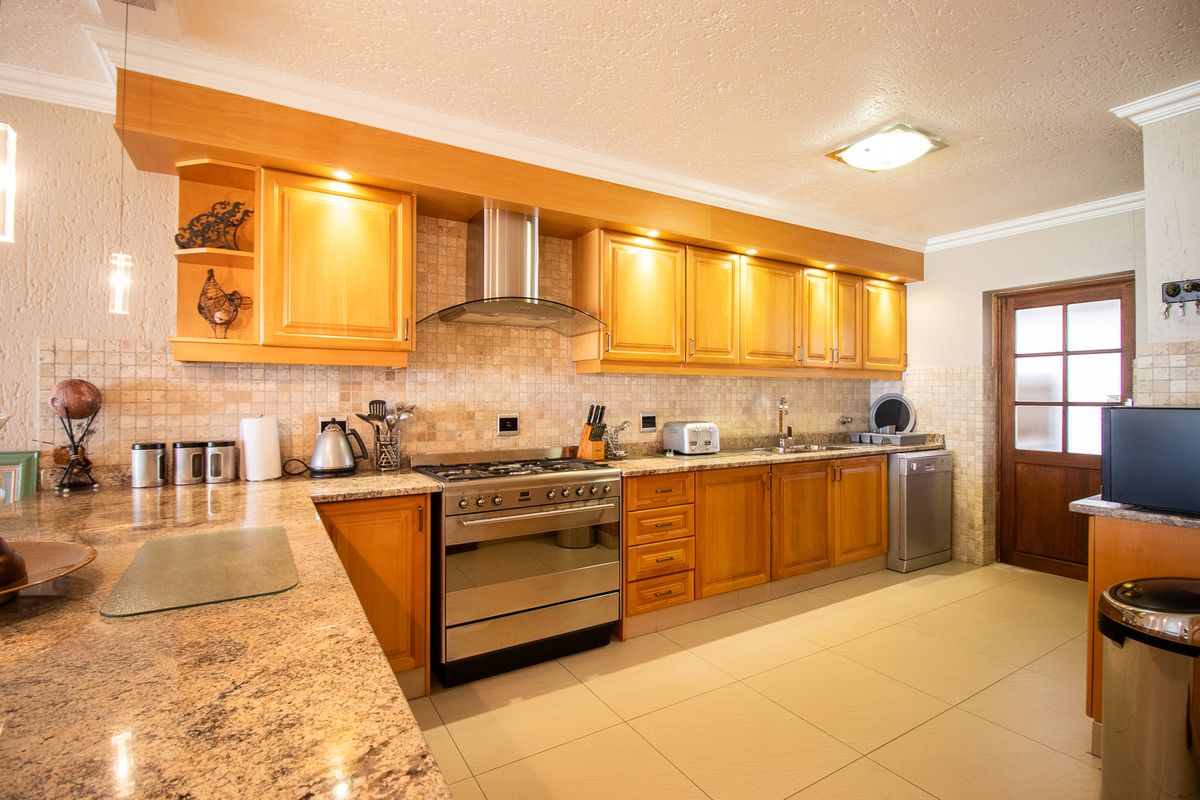 Stunning 4-Bedroom Unit in Vaal Marina’s Sunset Cove – Unbeatable Views! - Photo 5