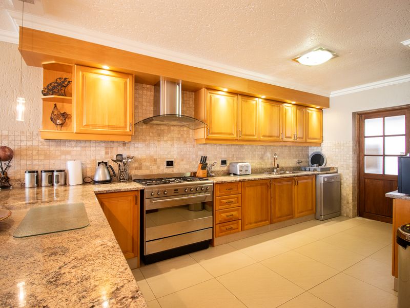 Stunning 4-Bedroom Unit in Vaal Marina’s Sunset Cove – Unbeatable Views! - Photo 5