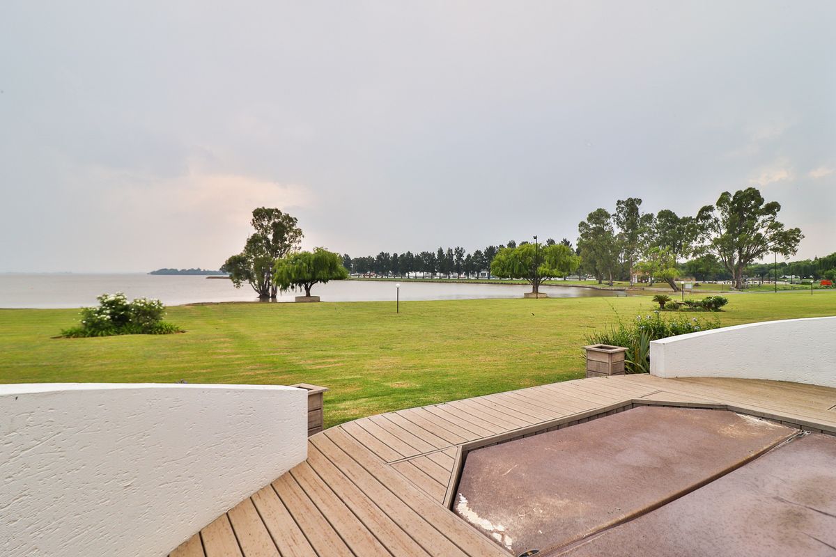Stunning 4-Bedroom Unit in Vaal Marina’s Sunset Cove – Unbeatable Views! - Photo 3