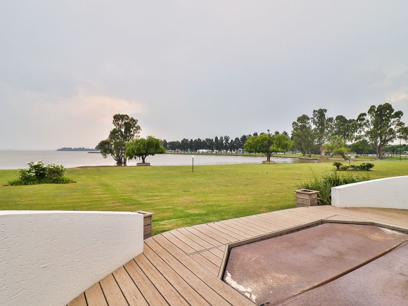 Stunning 4-Bedroom Unit in Vaal Marina’s Sunset Cove – Unbeatable Views! - Photo 3