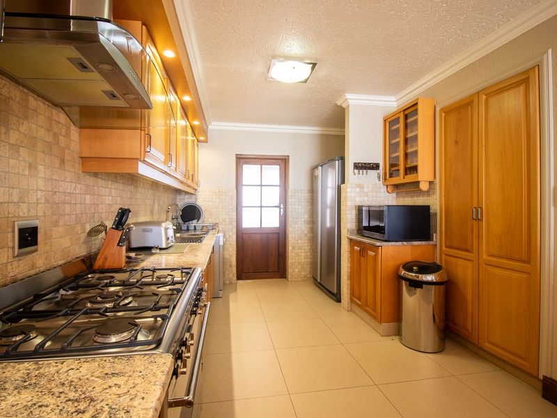 Stunning 4-Bedroom Unit in Vaal Marina’s Sunset Cove – Unbeatable Views! - Photo 7