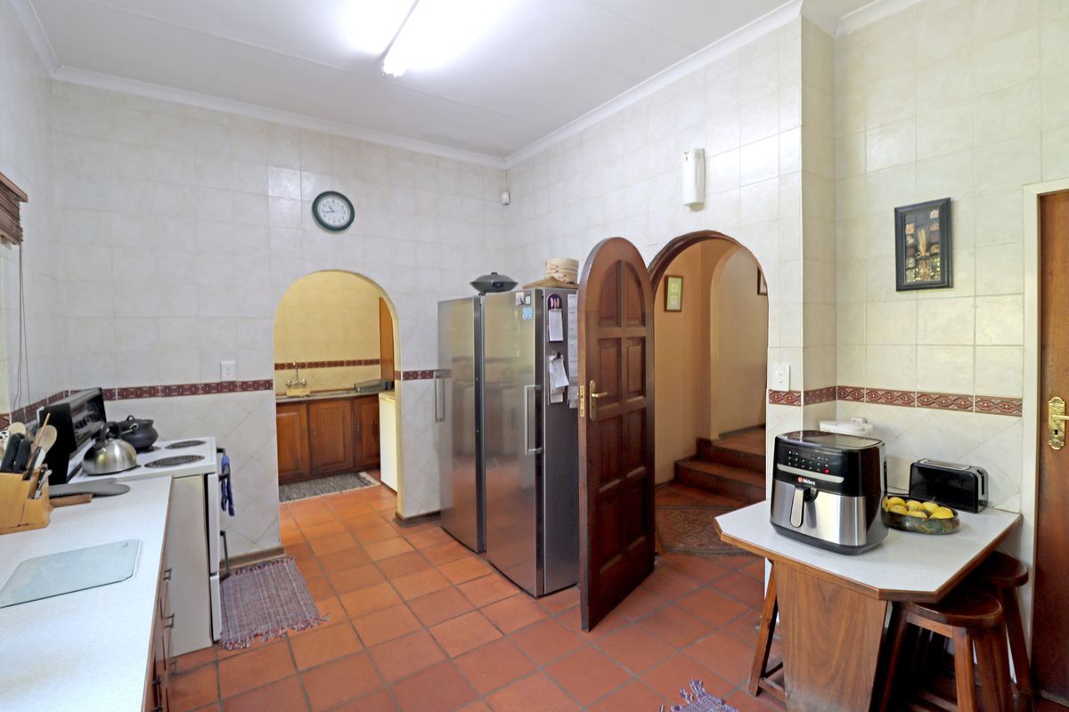A Unique Property Offering a Home, Cottage, Business Rights and Equestrian Facilities - Photo 5