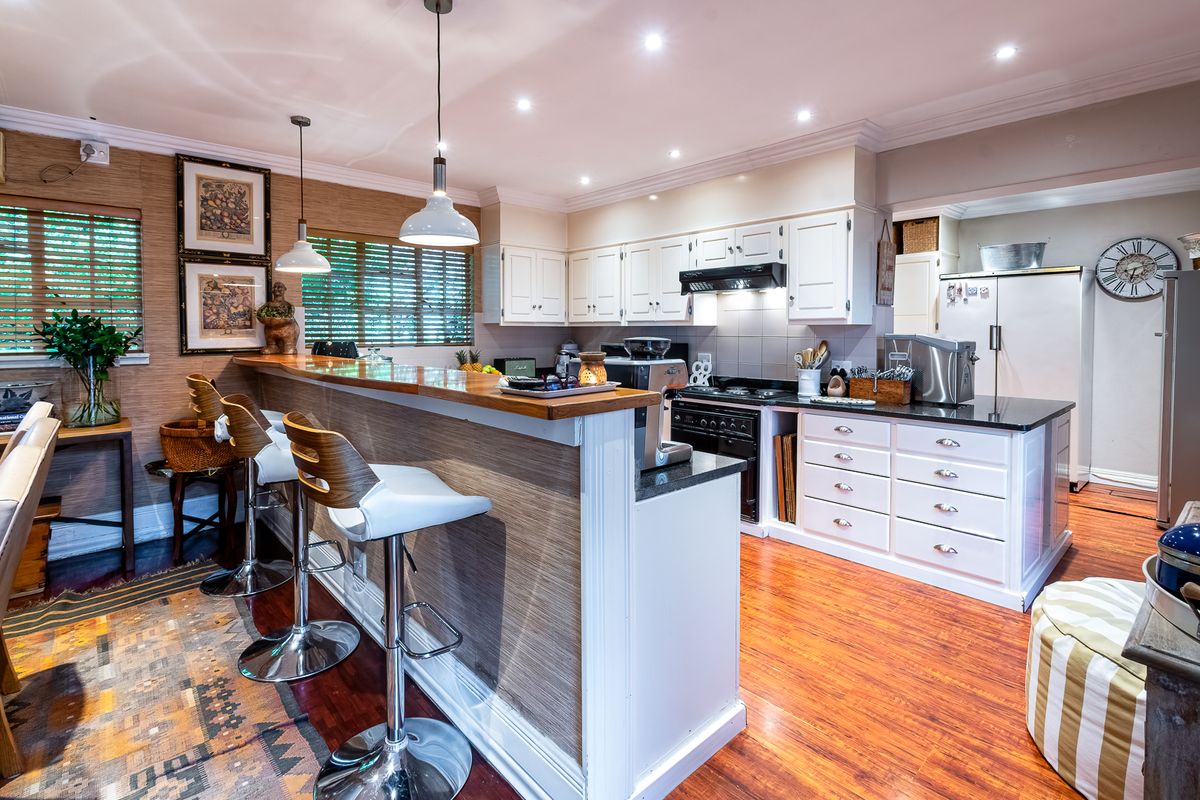 Luxury One of a Kind Property in Lynnwood Glen - Photo 5