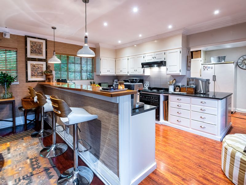 Luxury One of a Kind Property in Lynnwood Glen - Photo 5