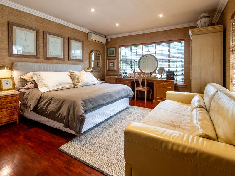 Luxury One of a Kind Property in Lynnwood Glen - Photo 9