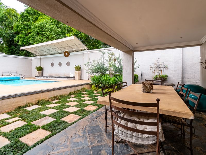 Luxury One of a Kind Property in Lynnwood Glen - Photo 2