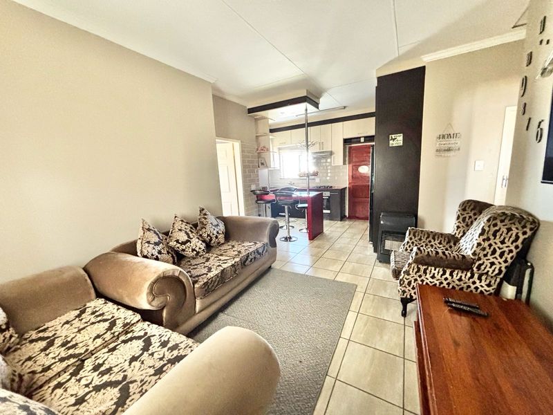Neat & Move-In Ready Townhouse - Photo 4