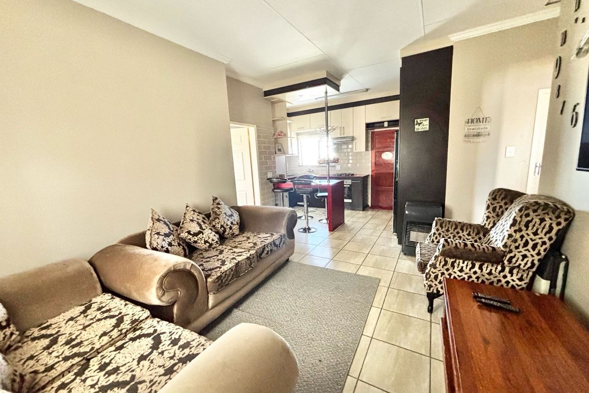 Neat & Move-In Ready Townhouse - Photo 4