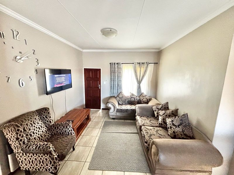 Neat & Move-In Ready Townhouse - Photo 7