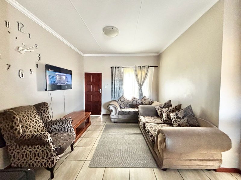 Neat & Move-In Ready Townhouse - Photo 6