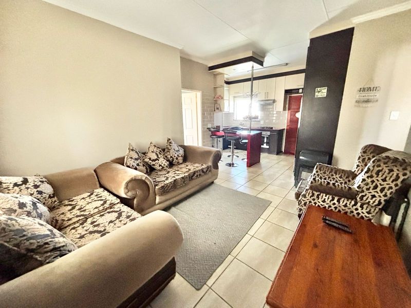 Neat & Move-In Ready Townhouse - Photo 5