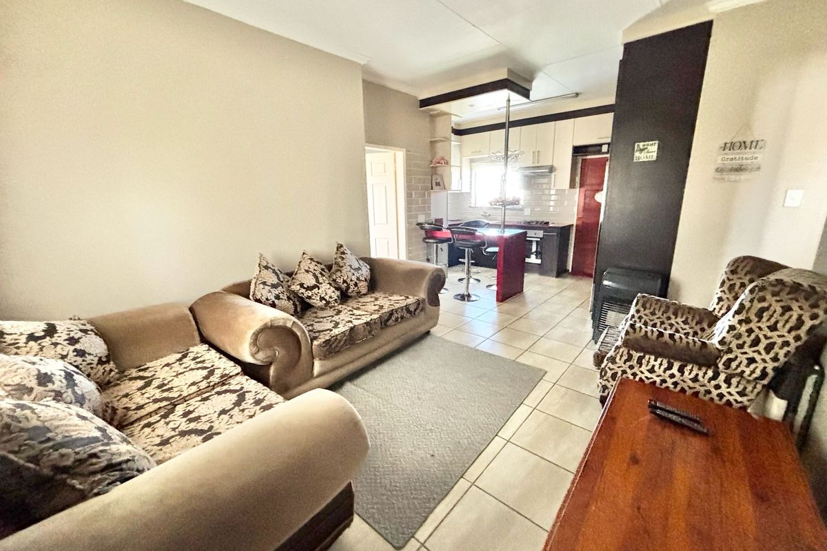 Neat & Move-In Ready Townhouse - Photo 5