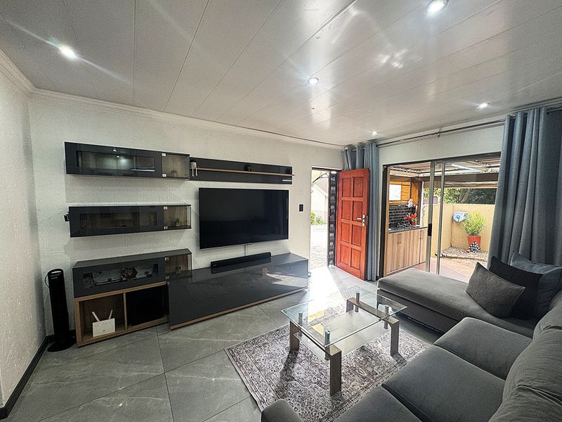 Modern Family Home with Solar Power, Pool & Stylish Finishes - Photo 9