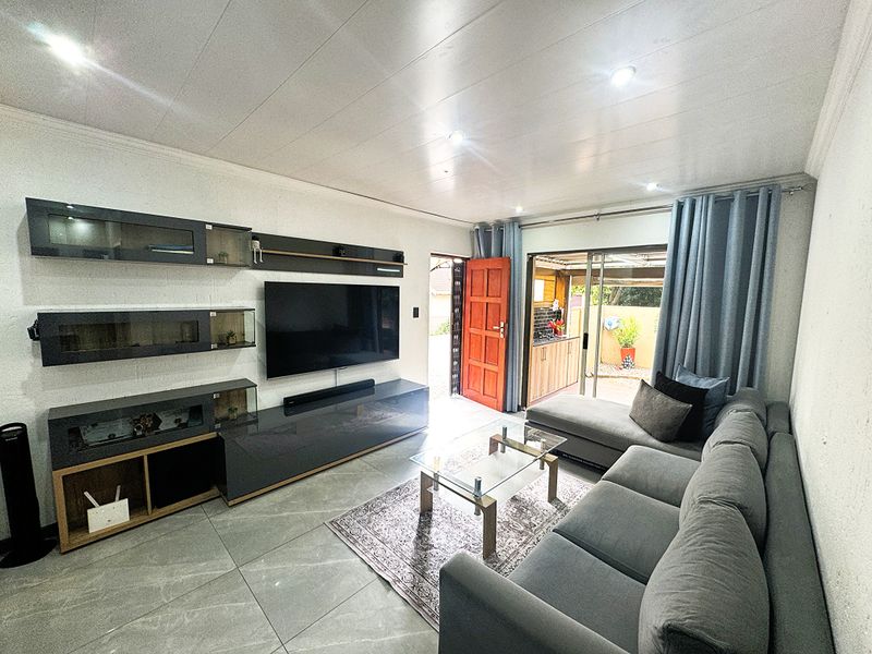 Modern Family Home with Solar Power, Pool & Stylish Finishes - Photo 8