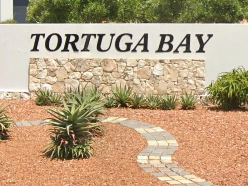 Sophisticated Coastal Haven in Tortuga Bay Estate, Stilbaai - Photo 1