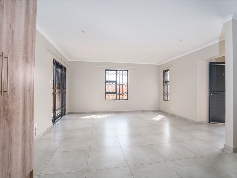 Save Big with Transfer Fees Included – Modern 3 Bedroom Gem in Silkaatzkop, Secunda - Photo 3
