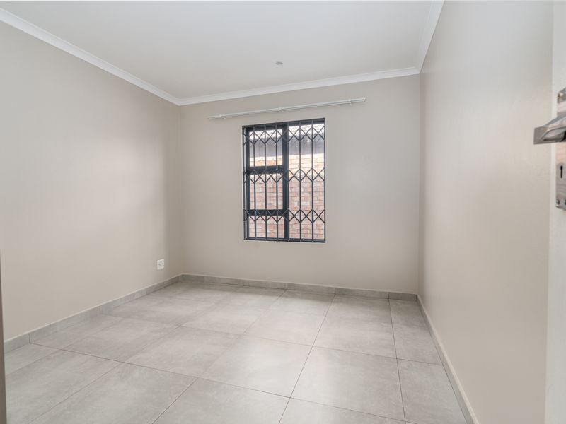 Save Big with Transfer Fees Included – Modern 3 Bedroom Gem in Silkaatzkop, Secunda - Photo 5