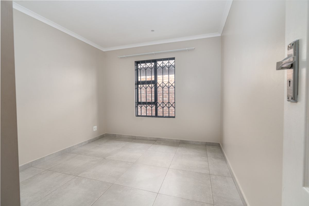 Save Big with Transfer Fees Included – Modern 3 Bedroom Gem in Silkaatzkop, Secunda - Photo 5