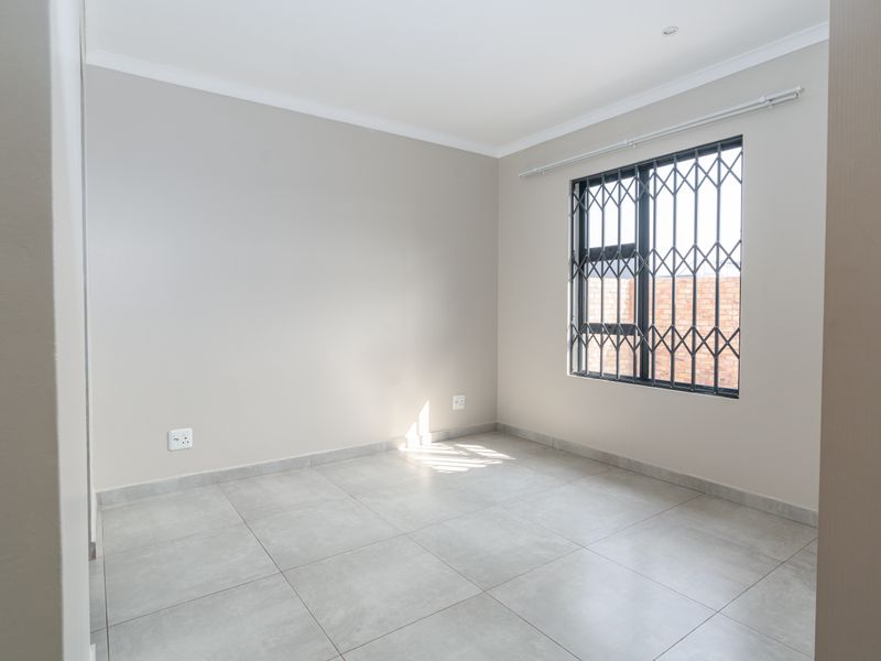 Save Big with Transfer Fees Included – Modern 3 Bedroom Gem in Silkaatzkop, Secunda - Photo 4