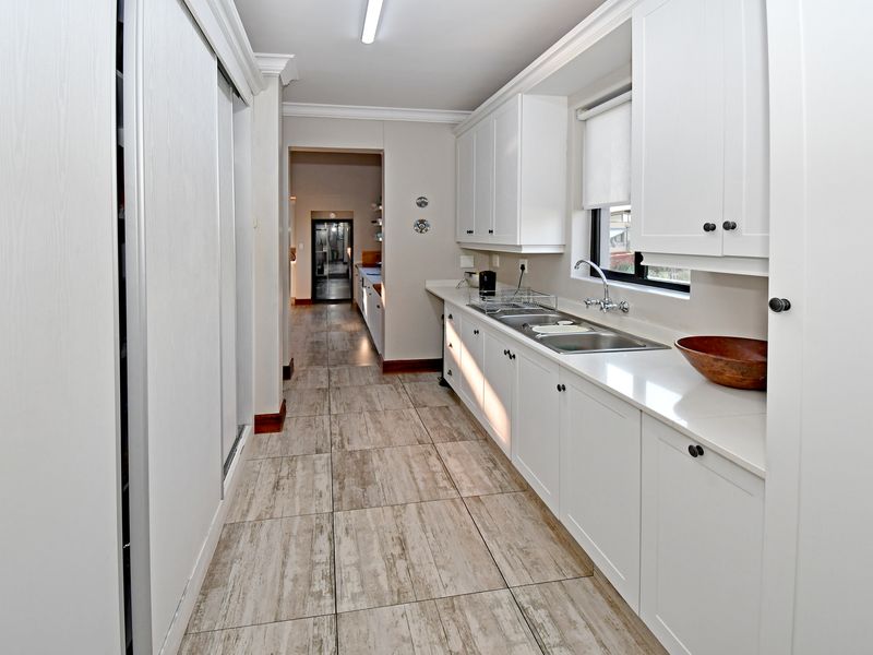 Sunsets, Space and Sophisticated living - Photo 10