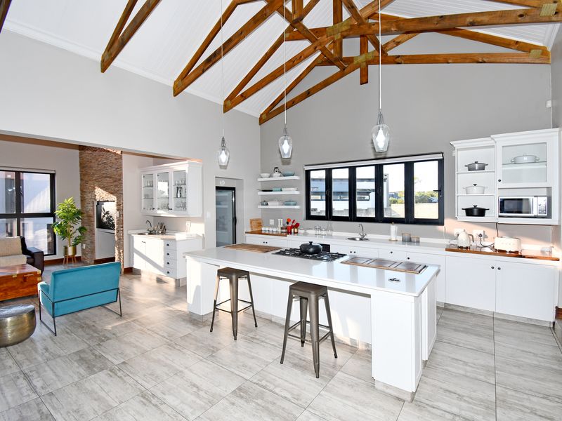 Sunsets, Space and Sophisticated living - Photo 8