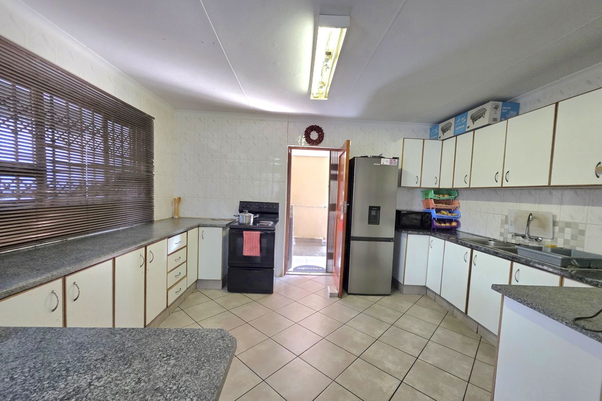 3 bedroom house - Photo 2