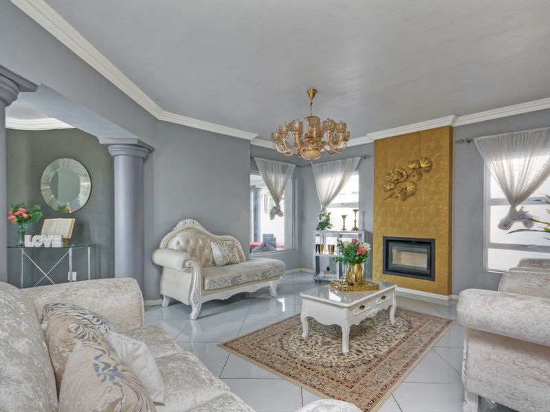AN ABSOLUTE MUST SEE !!!!Elegant Family Living in One of Carlswald North Estate's Finest Homes - Photo 8