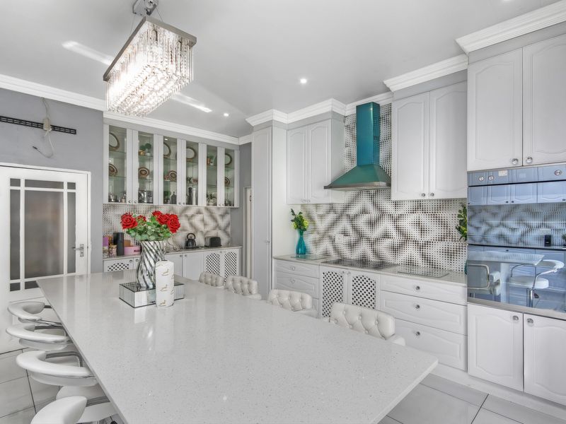 AN ABSOLUTE MUST SEE !!!!Elegant Family Living in One of Carlswald North Estate's Finest Homes - Photo 2