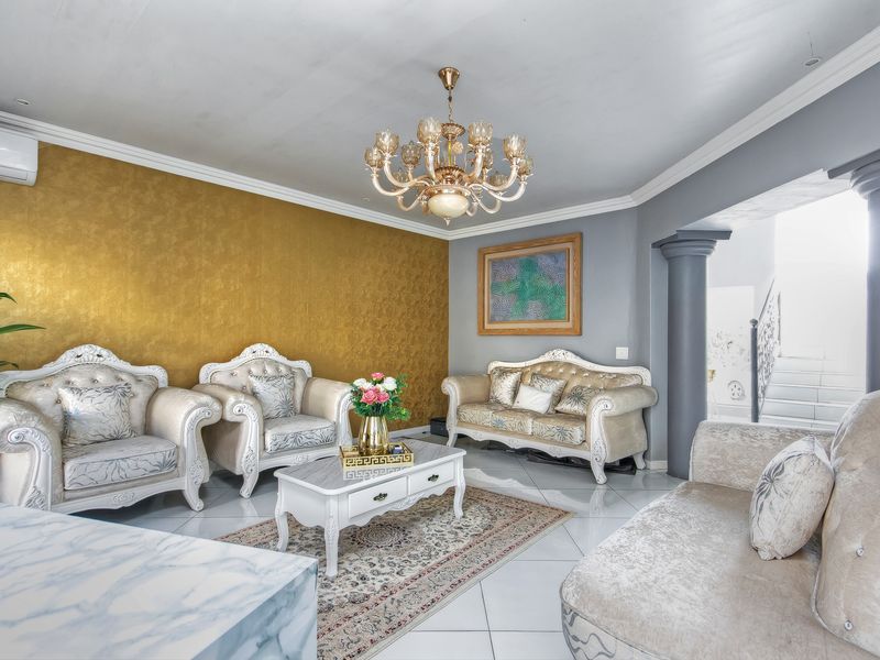 AN ABSOLUTE MUST SEE !!!!Elegant Family Living in One of Carlswald North Estate's Finest Homes - Photo 9